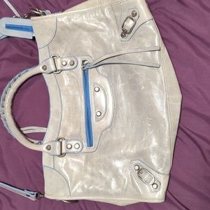 Pale blue genuine leather Des Louis handbag with detachable shoulder strap